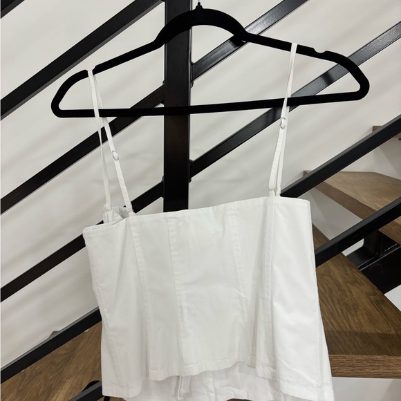 NWT Maci Top in Bright White
Lovers and Friends - Picture 5 of 5